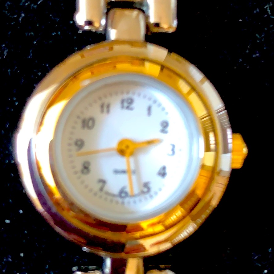 Womens Watch Twotone Metal Bracelet Guc Size 8